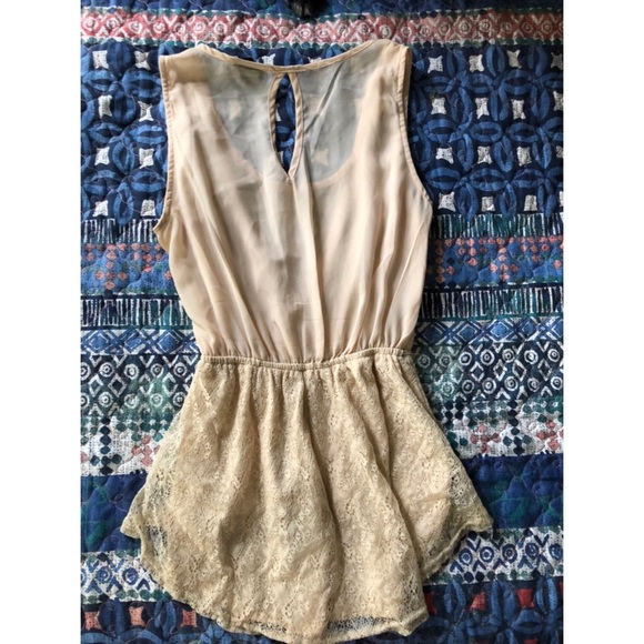 Women’s top - Picture 2 of 3